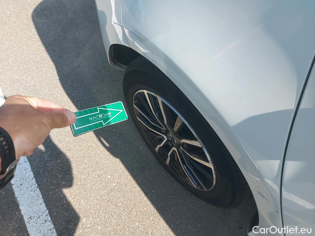  Volvo  V40  VOLVO / 2016 / 5P / berlina con portón 2.0 T2 Momentum #10