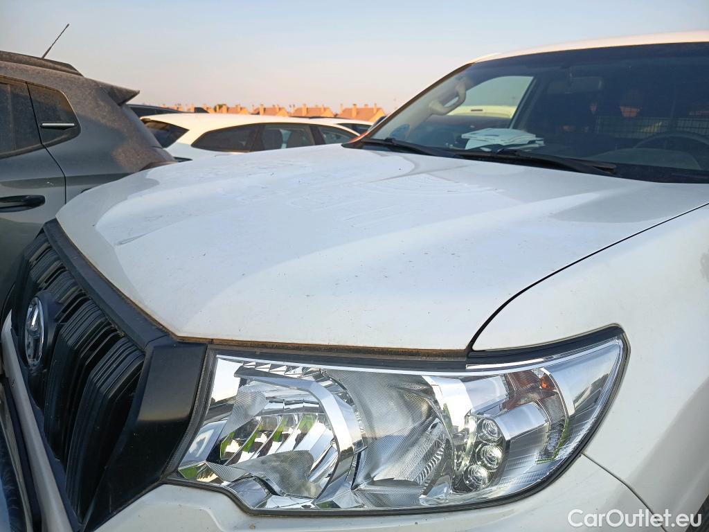  Toyota  Land Cruiser TOYOTA  / 2017 / 5P / todoterreno comercial 2.8 D-4D NX 2 Plazas #1
