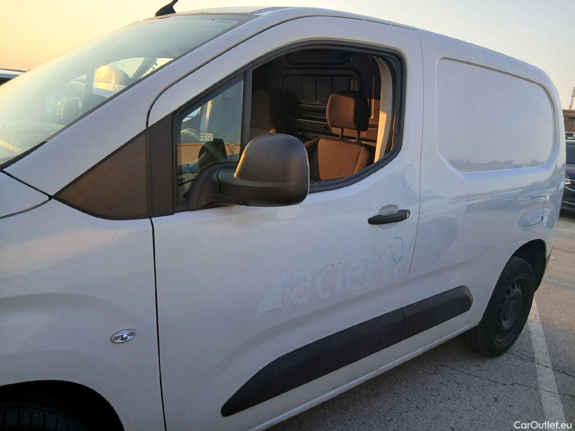  Fiat  Doblo FIAT Doblò / 2022 / 4P / furgón derivado de turismo Furgón 1.5 BlueHDi 100 1000kg L1H1 (AC2) #9