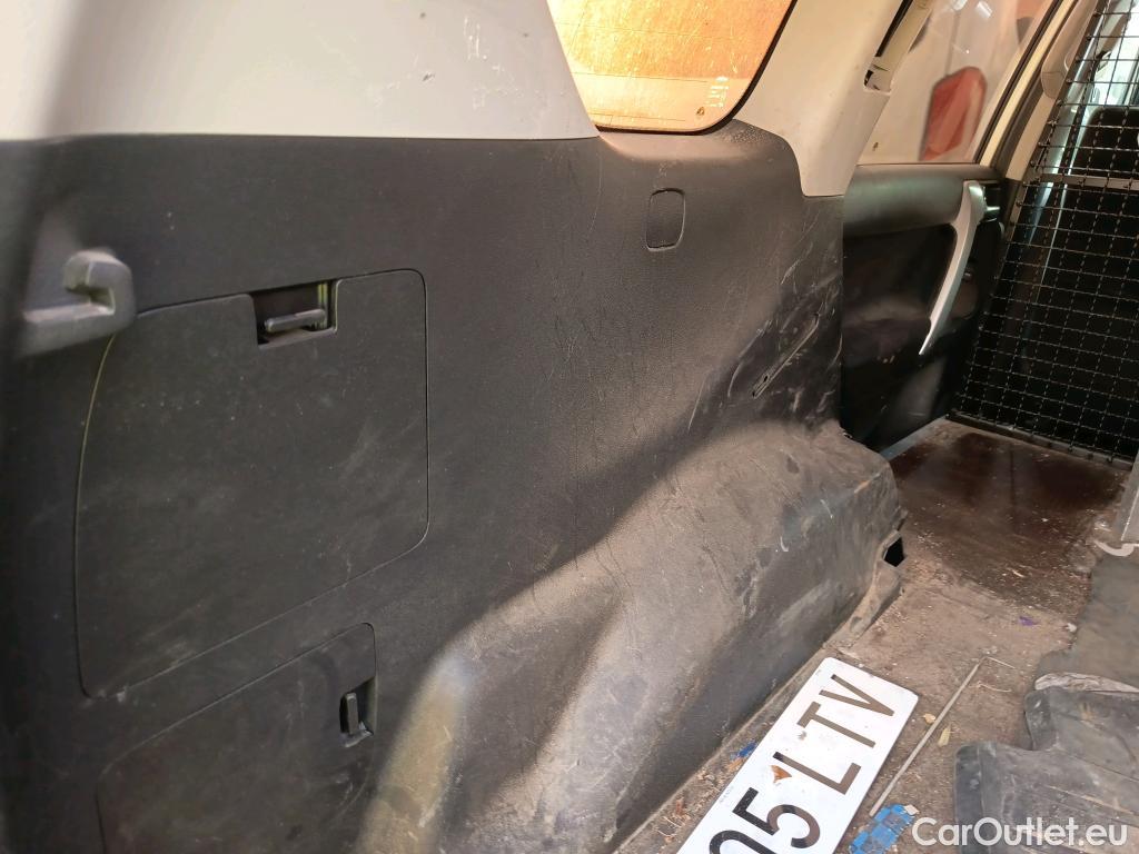  Toyota  Land Cruiser TOYOTA  / 2017 / 5P / todoterreno comercial 2.8 D-4D NX 2 Plazas #24