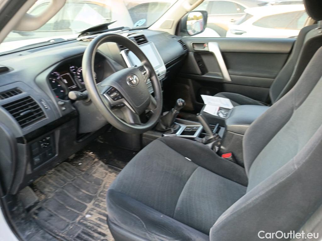  Toyota  Land Cruiser TOYOTA  / 2017 / 5P / todoterreno comercial 2.8 D-4D NX 2 Plazas #14