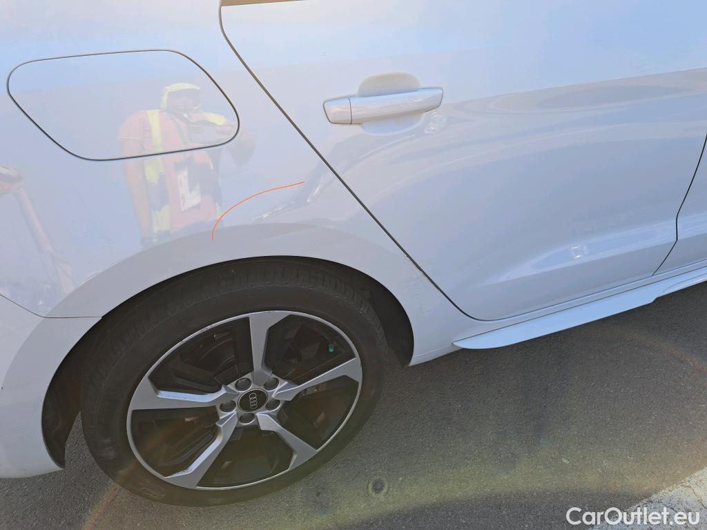  Audi  A1 Sportback AUDI A1 / 2018 / 5P / berlina con portón Sportback Adrenalin 30 TFSI 81kW S tron(SP) #1