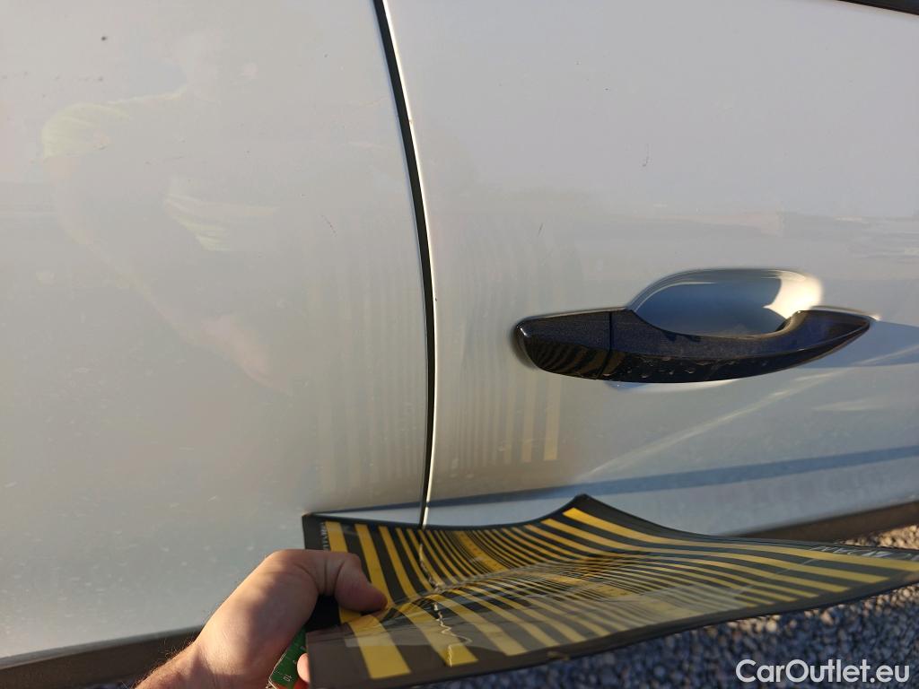  Citroen  C4 CITROEN  / 2020 / 5P / berlina con portón BlueHDi 110 S&S 6v Feel #3