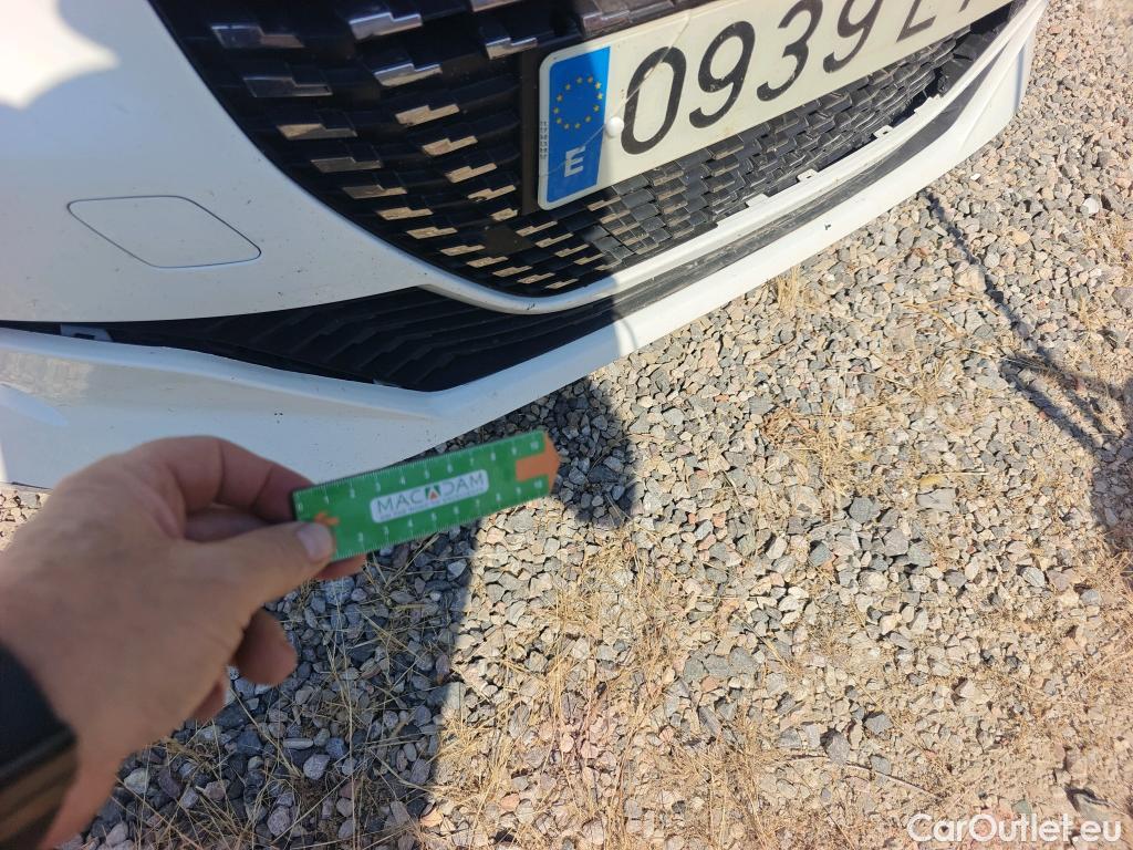  Peugeot  208 PEUGEOT  / 2019 / 5P / berlina con portón BlueHDi 73kW (100CV) Active #28