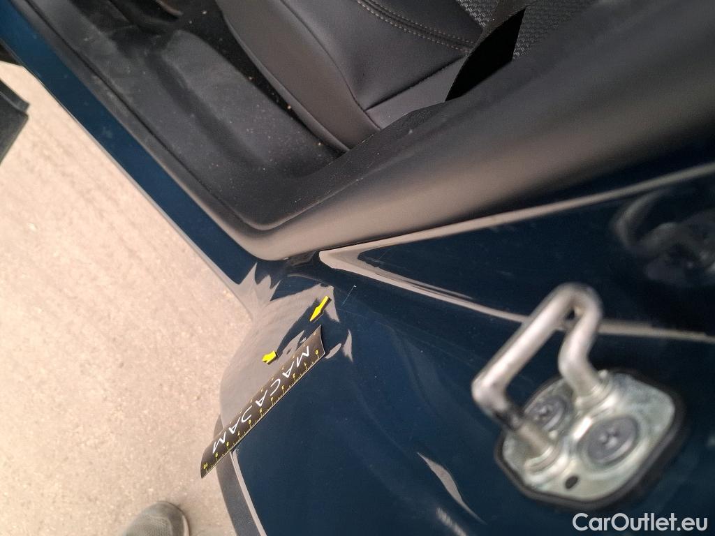  Peugeot  3008 PEUGEOT  / 2020 / 5P / SUV 1.6 HYBRID 225 E-EAT8 GT #13