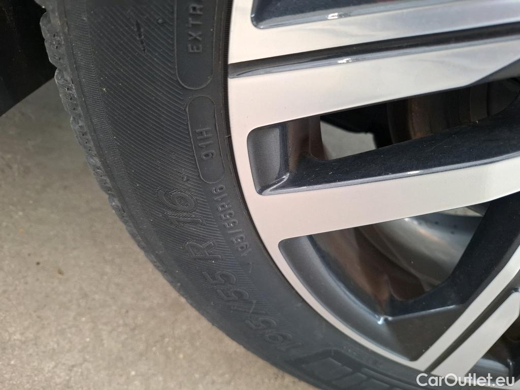  Peugeot  208  Allure Business 1.2 PureTech 100CV BVM6 E6d #19