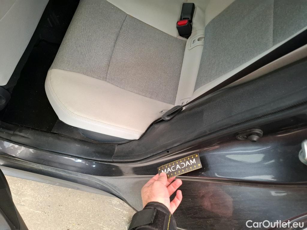 Toyota  Yaris TOYOTA  Hybride / 2019 / 5P / Berline Hybride 116h Iconic #21