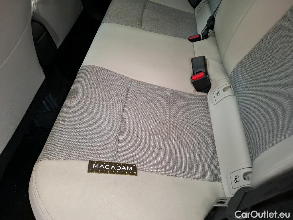  Toyota  Yaris TOYOTA  Hybride / 2019 / 5P / Berline Hybride 116h Iconic #56
