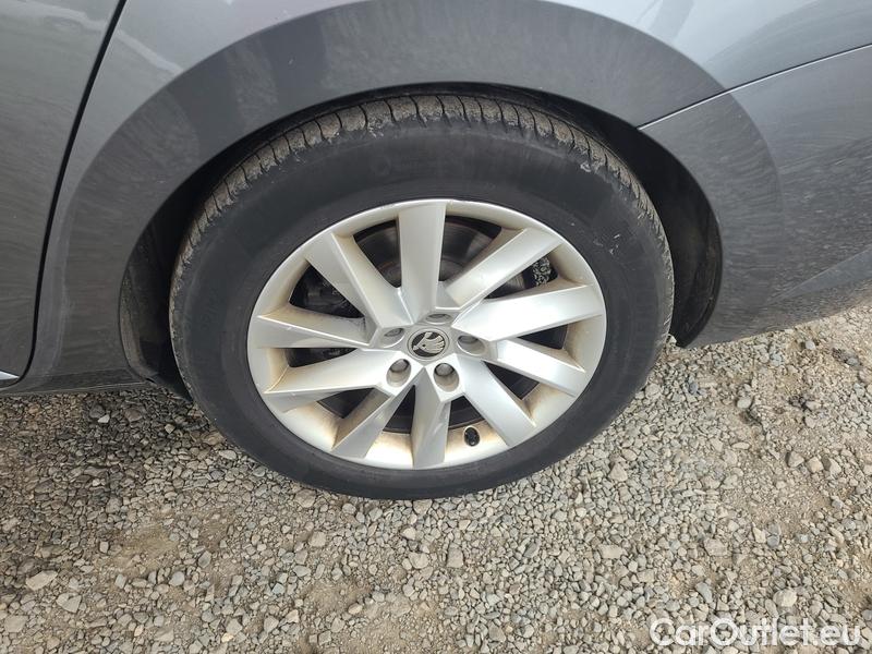  Skoda  Superb  (3V3)(2015) Supe.FL2.0TDI 110 Ambition AT #5