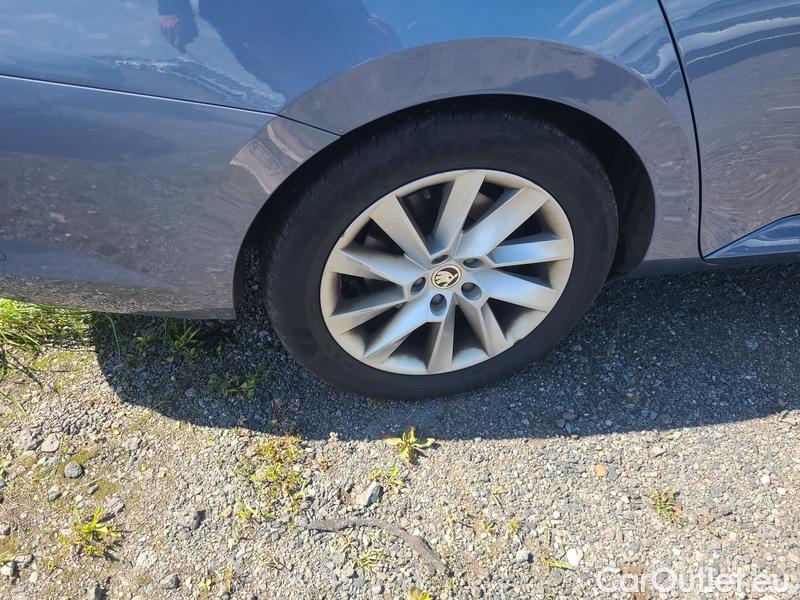 Skoda  Superb  Combi (3V5)(2015) Su.C.2.0TDI 147 4x4 Style Aut #9