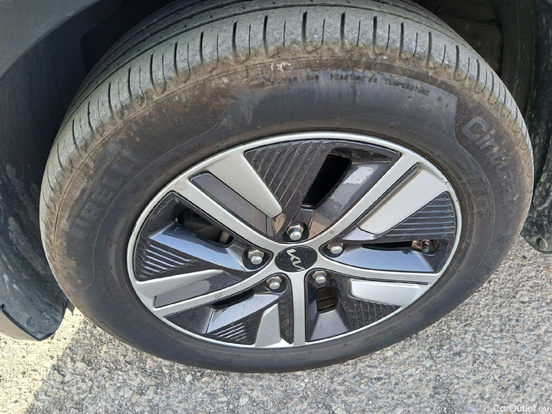  KIA  Niro KIA  / 2019 / 5P / crossover 1.6 GDi HEV 104kW (141CV) Drive #14