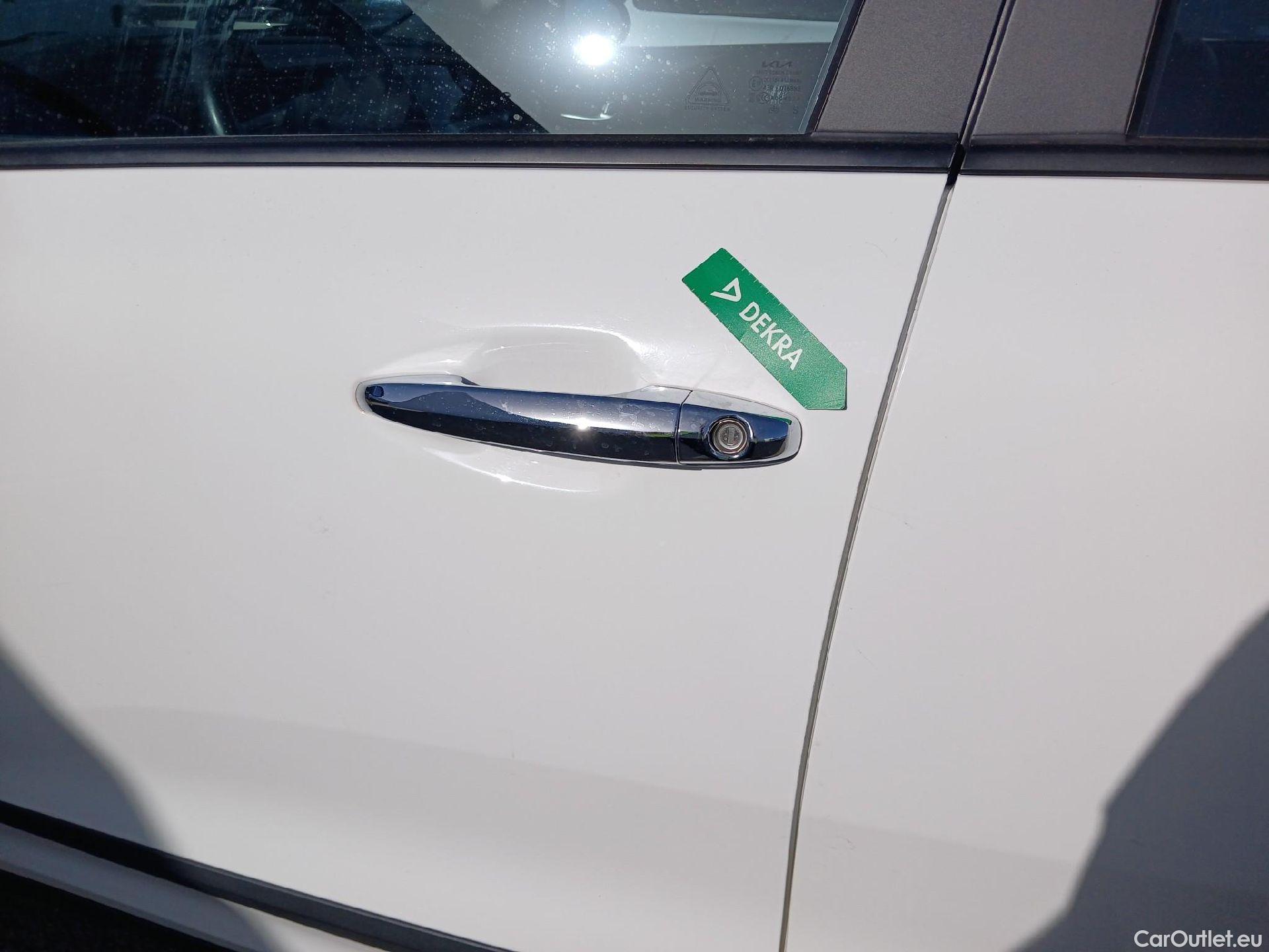  KIA  Niro KIA  / 2019 / 5P / crossover 1.6 GDi HEV 104kW (141CV) Drive #16