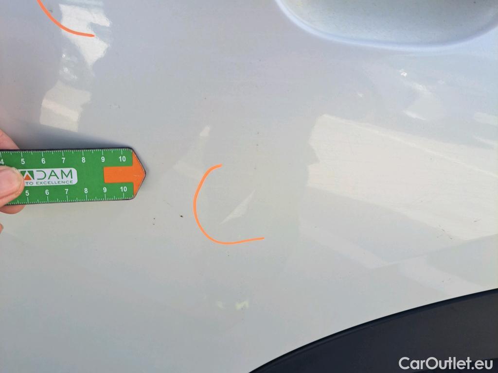  Peugeot  2008 PEUGEOT  / 2019 / 5P / todoterreno Allure Puretech 130 S&S BVM6 #30
