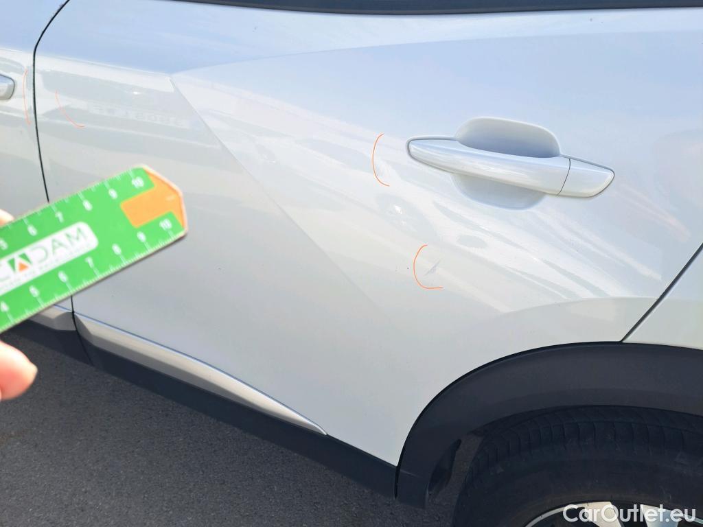  Peugeot  2008 PEUGEOT  / 2019 / 5P / todoterreno Allure Puretech 130 S&S BVM6 #29