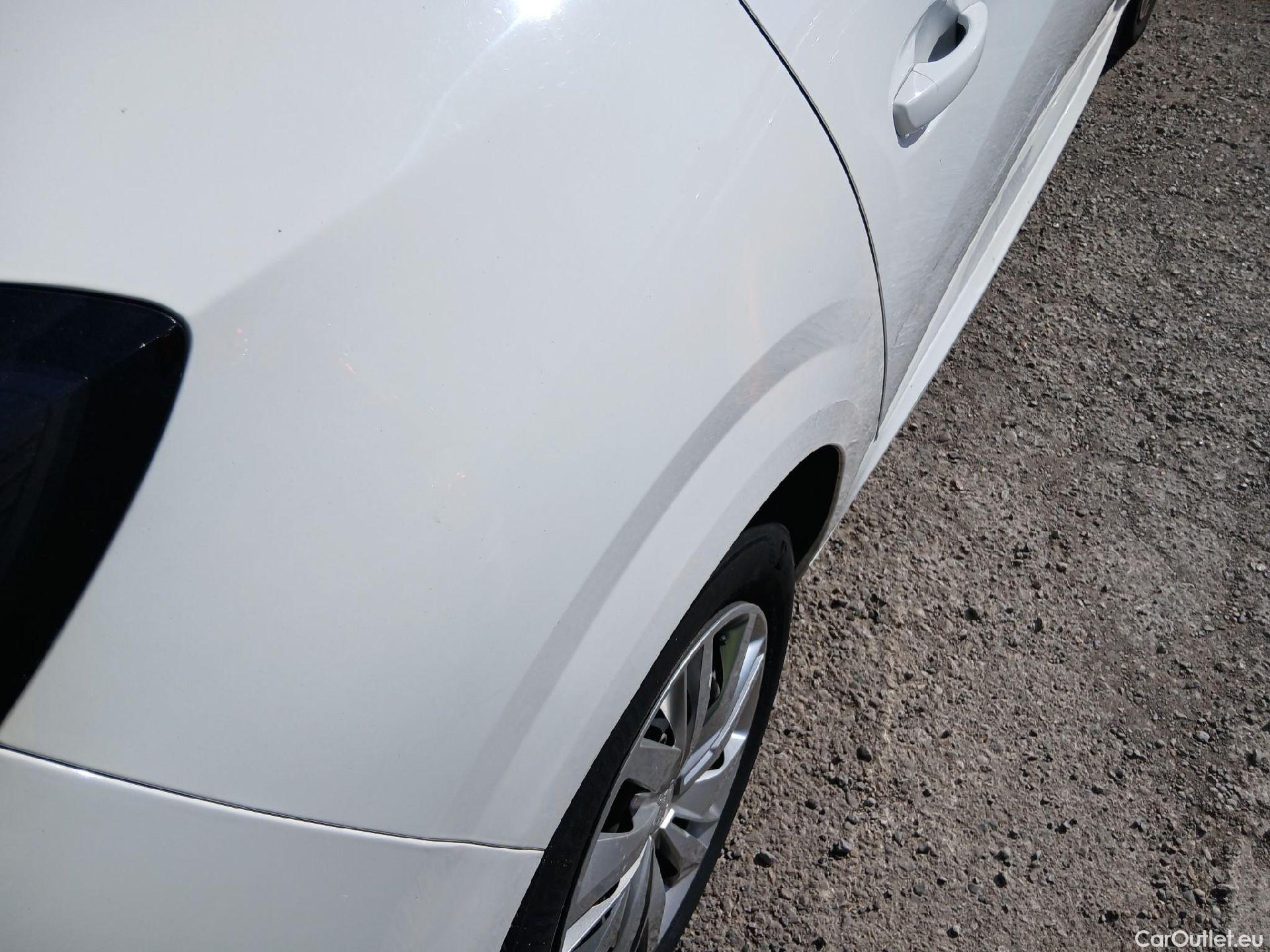  Peugeot  208 PEUGEOT  / 2019 / 5P / berlina con portón BlueHDi 73kW (100CV) Active #21