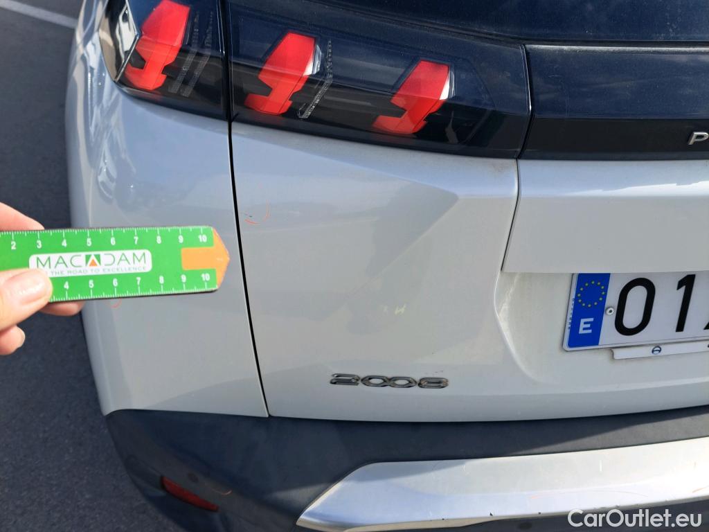  Peugeot  2008 PEUGEOT  / 2019 / 5P / todoterreno Allure Puretech 130 S&S BVM6 #47