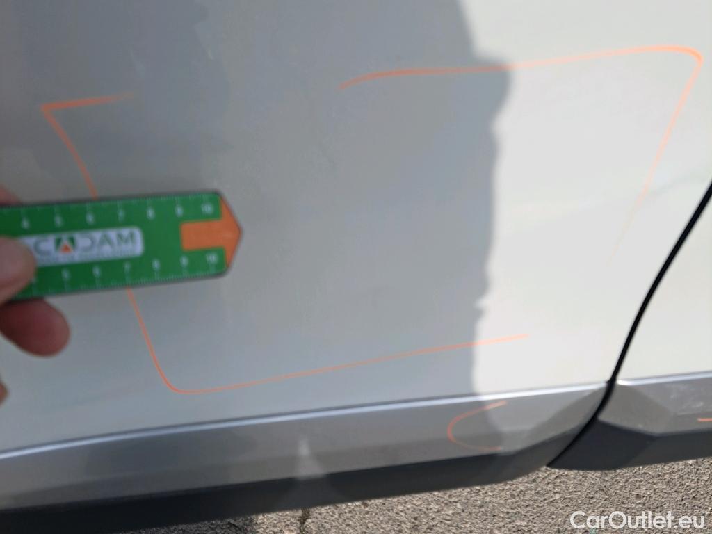  Peugeot  2008 PEUGEOT  / 2019 / 5P / todoterreno Allure Puretech 130 S&S BVM6 #2