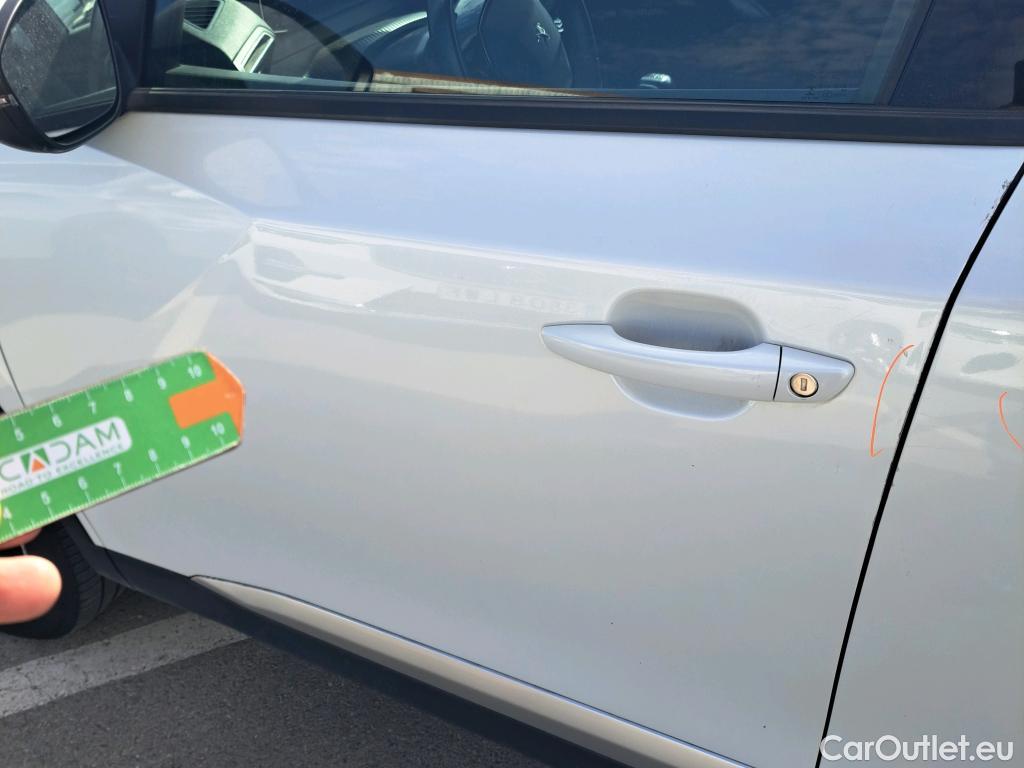  Peugeot  2008 PEUGEOT  / 2019 / 5P / todoterreno Allure Puretech 130 S&S BVM6 #15
