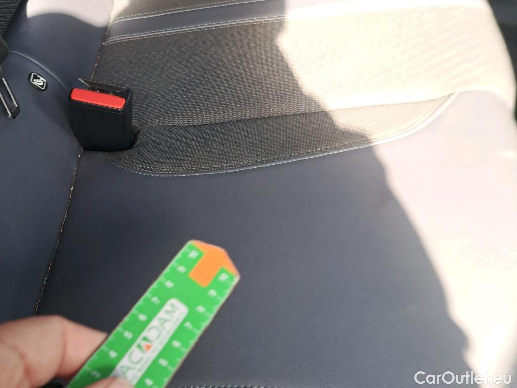  Peugeot  2008 PEUGEOT  / 2019 / 5P / todoterreno Allure Puretech 130 S&S BVM6 #13