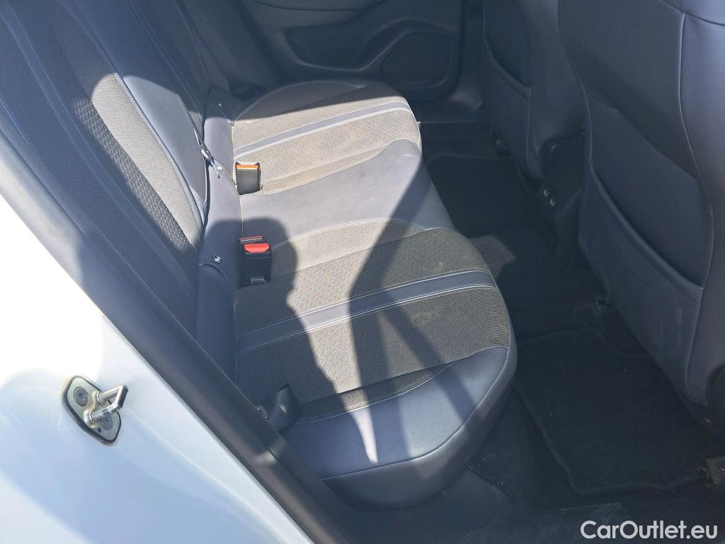  Peugeot  2008 PEUGEOT  / 2019 / 5P / todoterreno Allure Puretech 130 S&S BVM6 #11