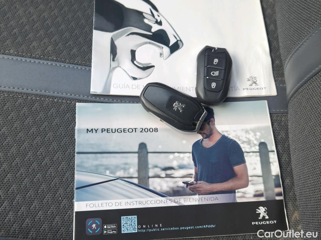  Peugeot  2008 PEUGEOT  / 2019 / 5P / todoterreno Allure Puretech 130 S&S BVM6 #19
