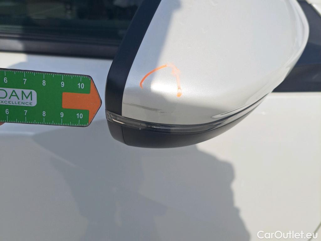  Peugeot  2008 PEUGEOT  / 2019 / 5P / todoterreno Allure Puretech 130 S&S BVM6 #42