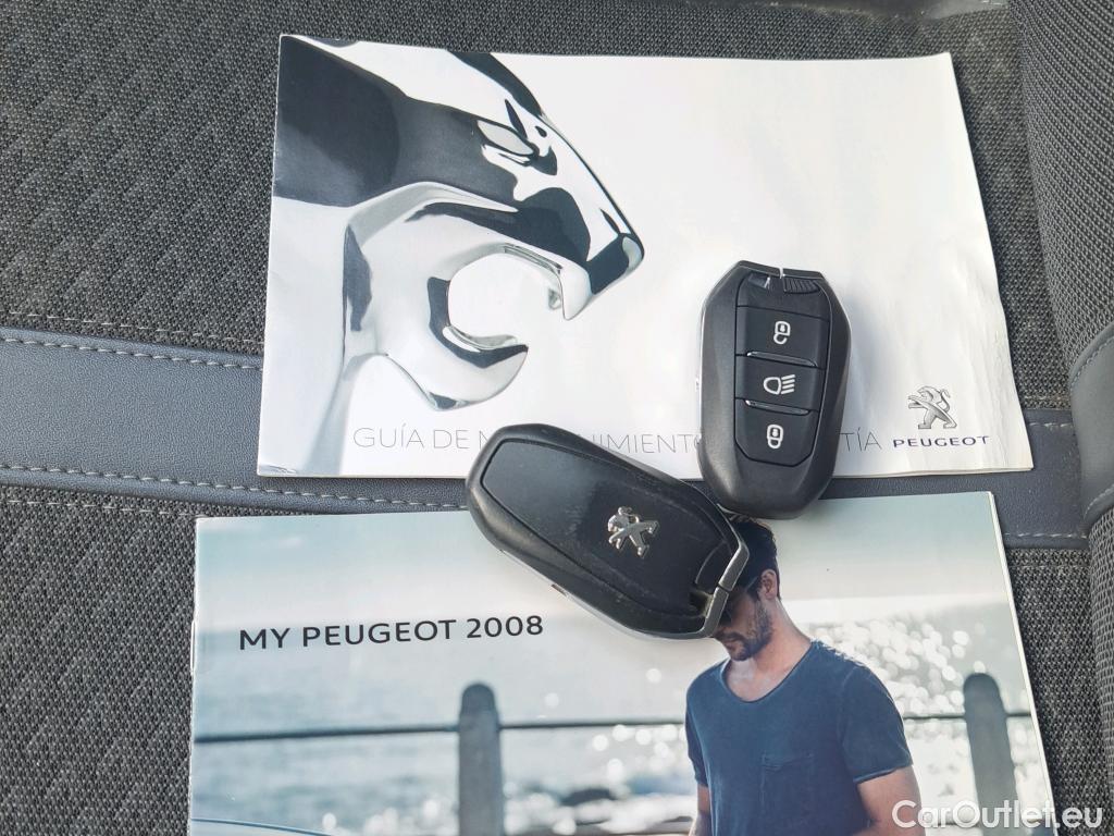  Peugeot  2008 PEUGEOT  / 2019 / 5P / todoterreno Allure Puretech 130 S&S BVM6 #20