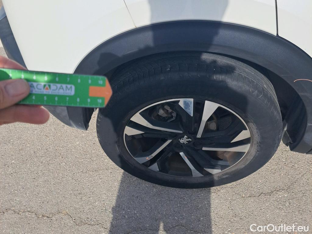  Peugeot  2008 PEUGEOT  / 2019 / 5P / todoterreno Allure Puretech 130 S&S BVM6 #7