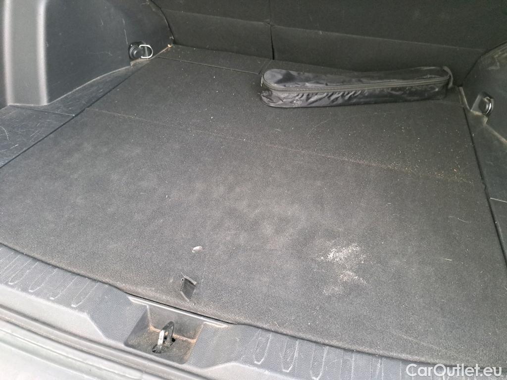  Toyota  RAV4 TOYOTA  / 2018 / 5P / todoterreno 2.5l 220H Advance 4WD #17