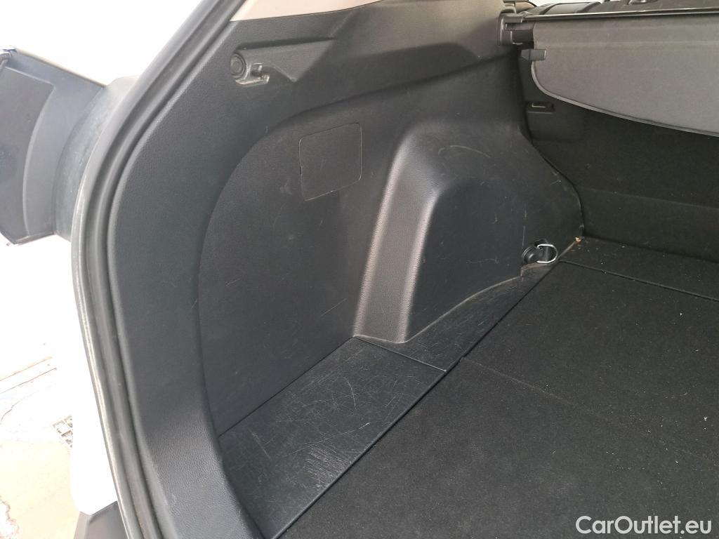  Toyota  RAV4 TOYOTA  / 2018 / 5P / todoterreno 2.5l 220H Advance 4WD #22