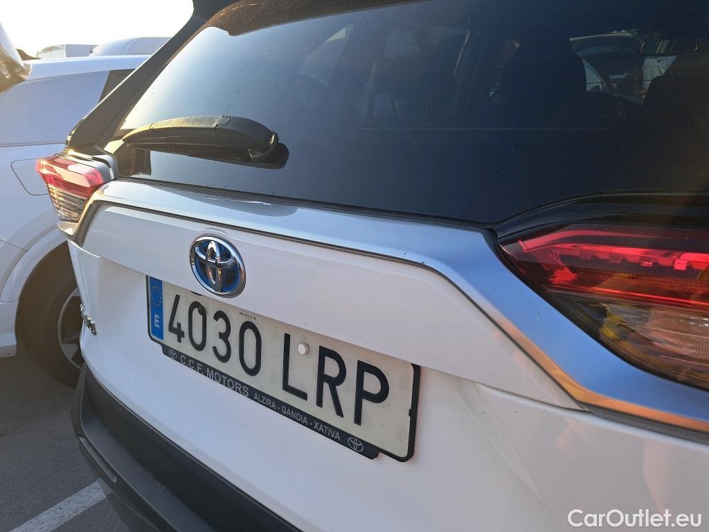  Toyota  RAV4 TOYOTA  / 2018 / 5P / todoterreno 2.5l 220H Advance 4WD #32