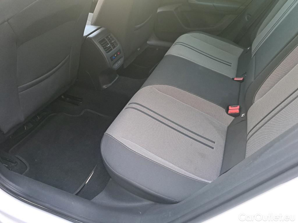  Seat  Leon SEAT Nuevo León / 2020 / 5P / familiar SP 1.5 TSI 96kW S&S Style Go(SP) #24