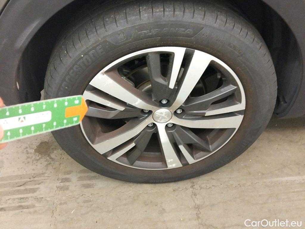  Peugeot  3008 PEUGEOT  Hybrid / 2020 / 5P / todoterreno 225 e-EAT8 Allure (AC2) #15