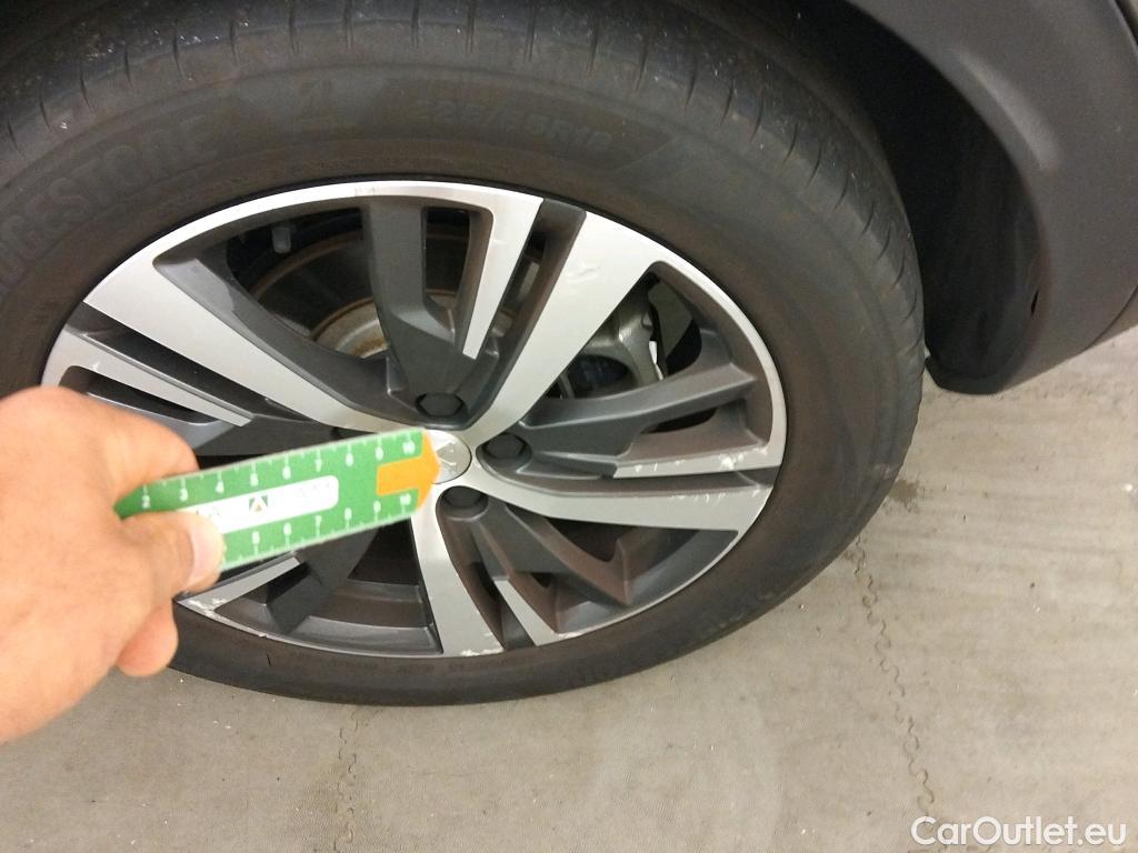  Peugeot  3008 PEUGEOT  Hybrid / 2020 / 5P / todoterreno 225 e-EAT8 Allure (AC2) #9