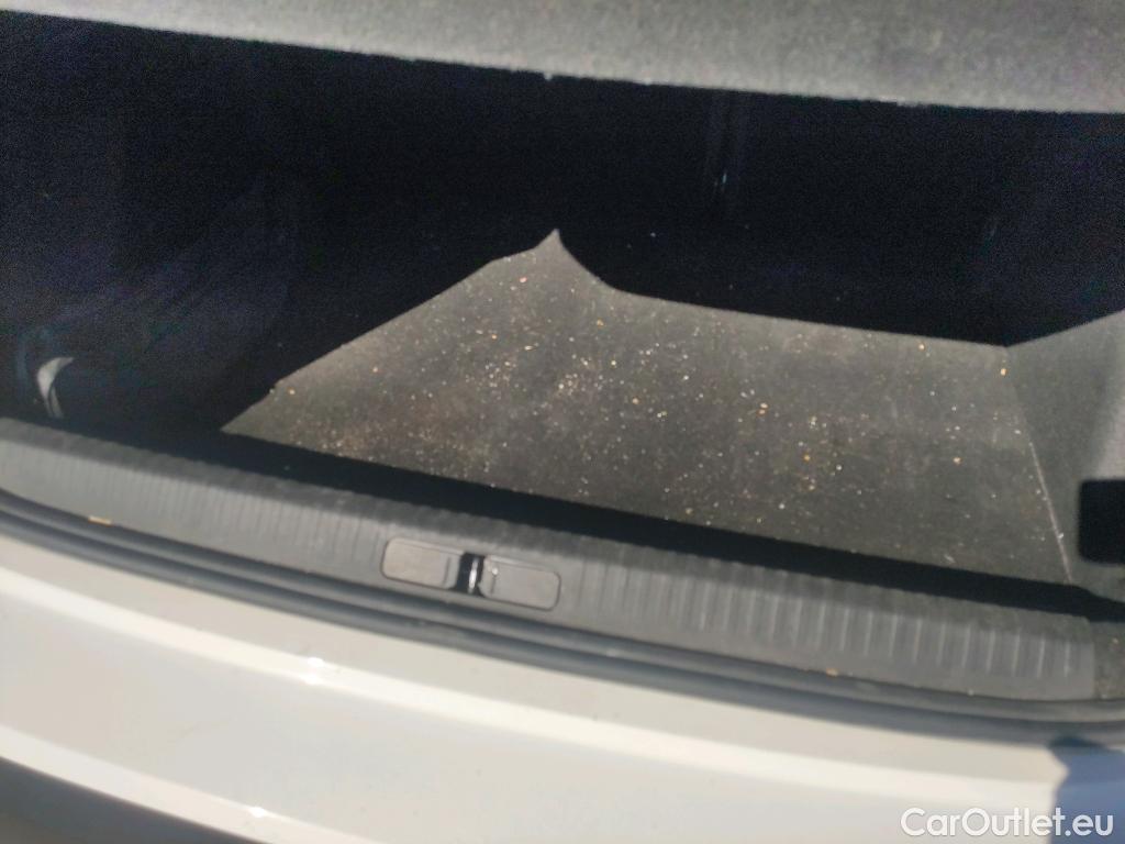  Citroen  C4 CITROEN  / 2020 / 5P / berlina con portón BlueHdi 110 S&S Live Pack #23