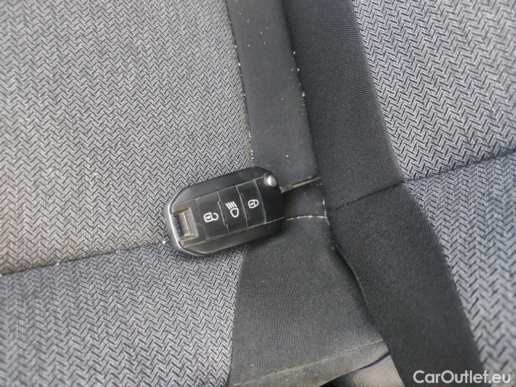  Citroen  C4 CITROEN  / 2020 / 5P / berlina con portón BlueHdi 110 S&S Live Pack #2