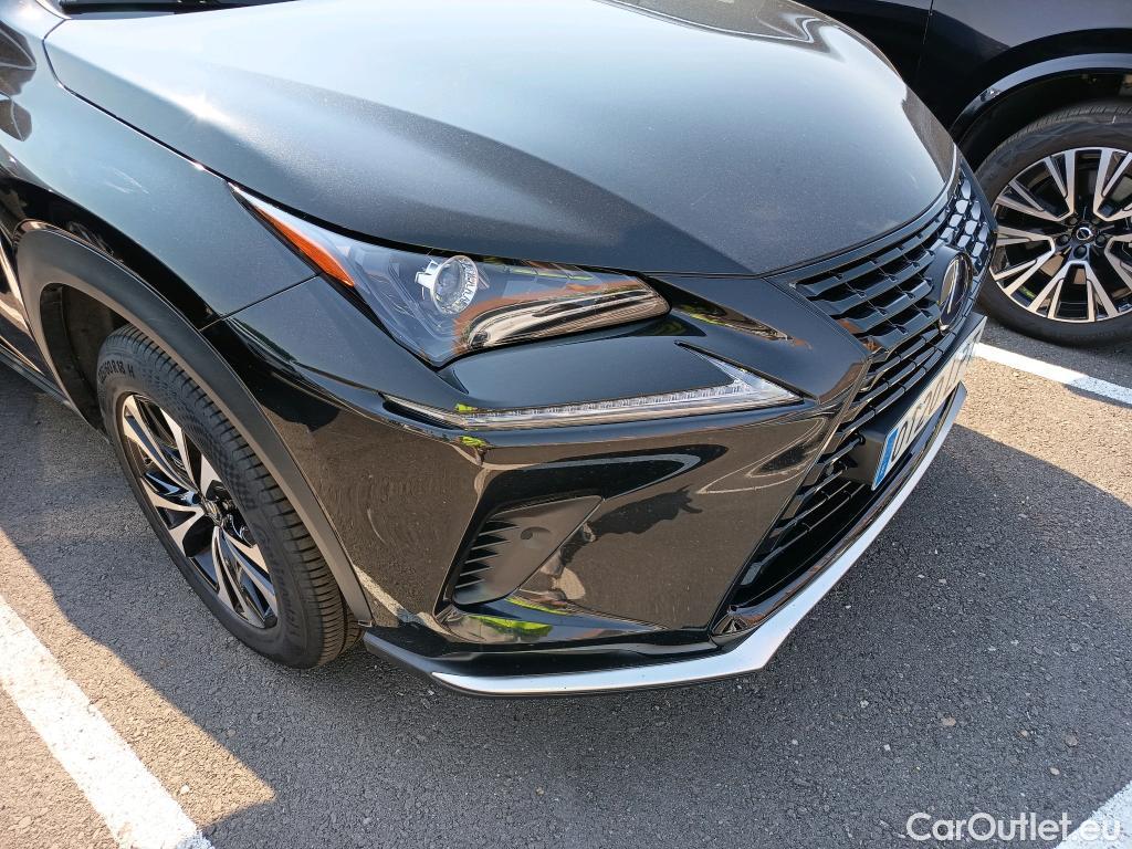  Lexus  NX LEXUS  / 2017 / 5P / todoterreno 2.5 300h Premium 2WD #19