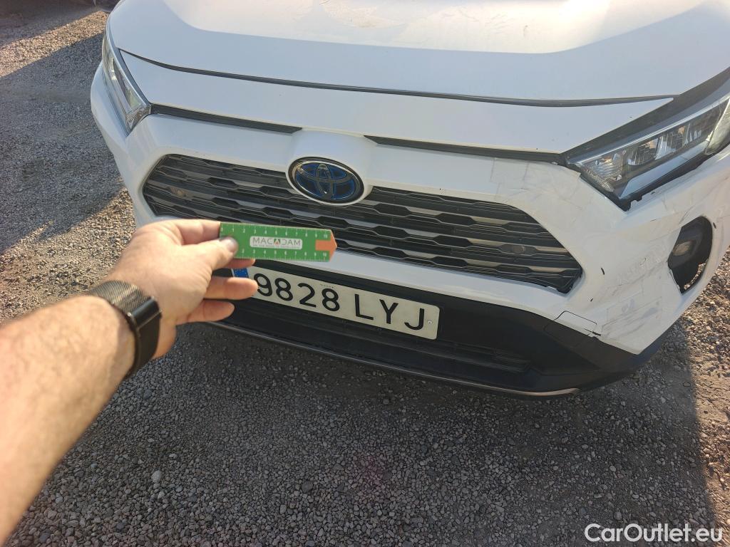  Toyota  RAV4 TOYOTA  / 2018 / 5P / todoterreno 2.5l 220H Advance 4WD #3
