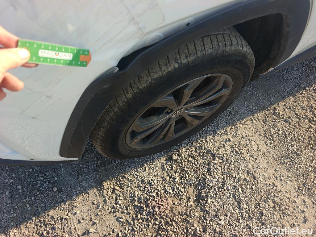  Toyota  RAV4 TOYOTA  / 2018 / 5P / todoterreno 2.5l 220H Advance 4WD #23
