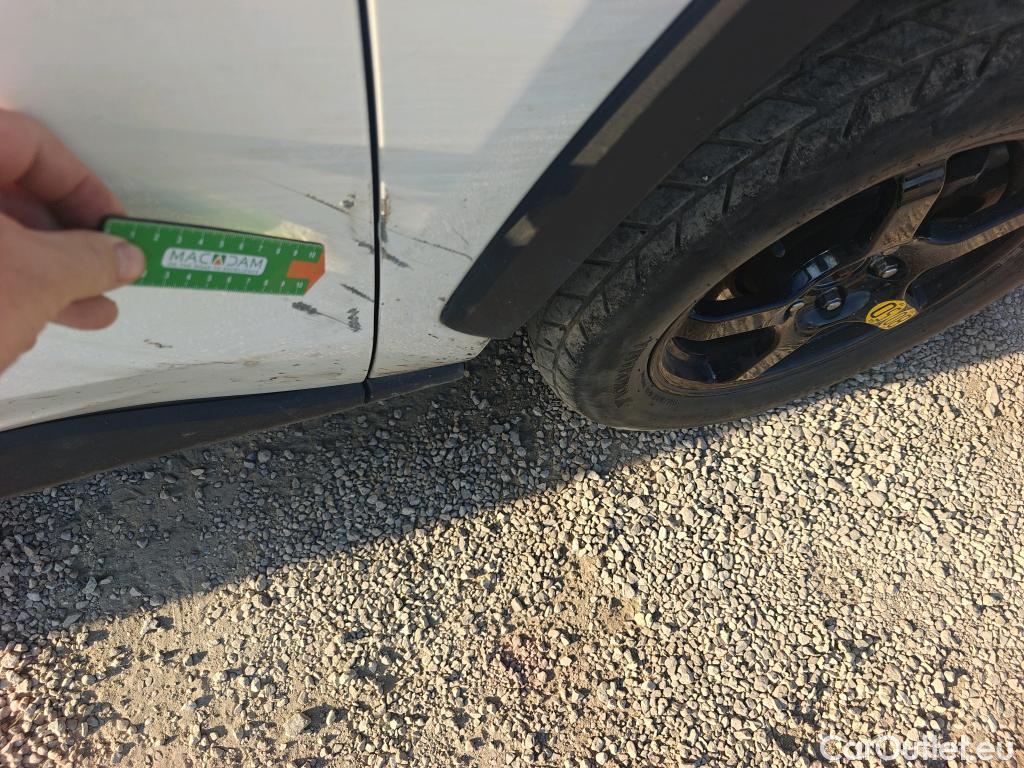  Toyota  RAV4 TOYOTA  / 2018 / 5P / todoterreno 2.5l 220H Advance 4WD #51