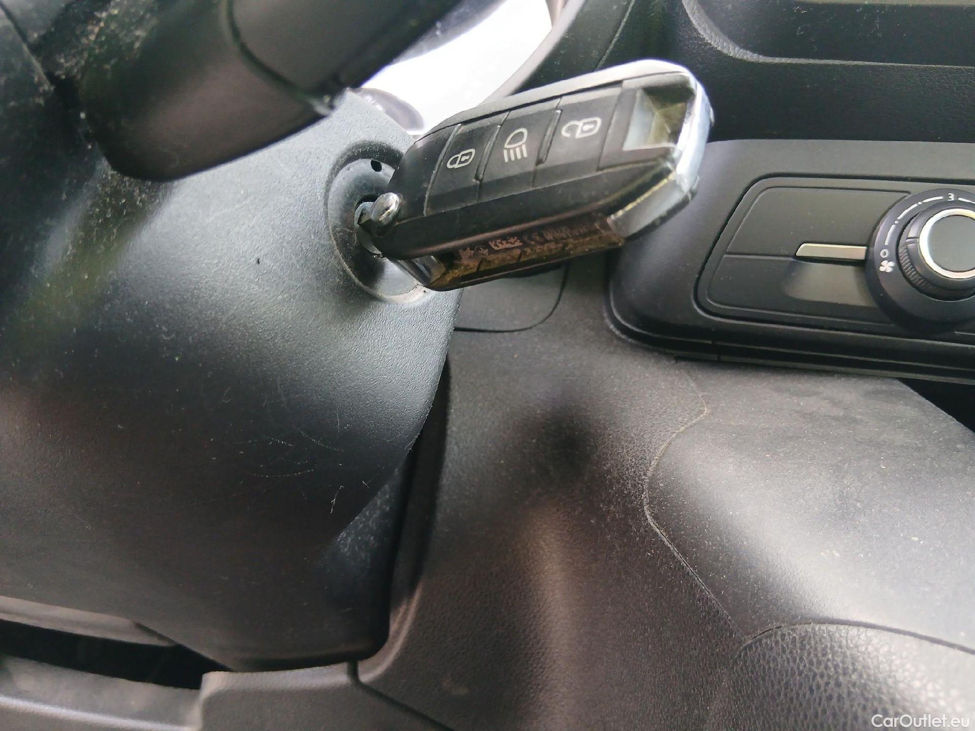  Citroen  Berlingo CITROEN  / 2018 / 4P / combi Talla M BlueHDi 100 S&S LIVE (AC) #1