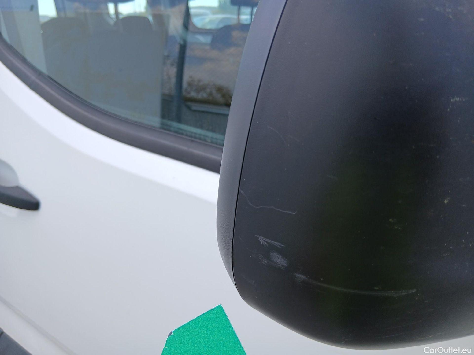  Citroen  Berlingo CITROEN  / 2018 / 4P / combi Talla M BlueHDi 100 S&S LIVE (AC) #32