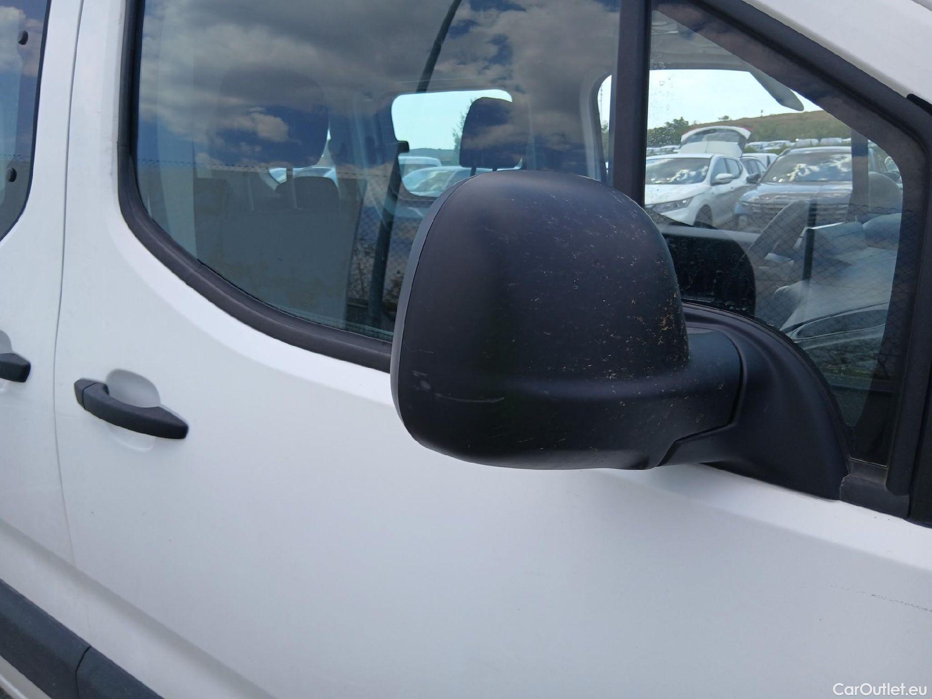  Citroen  Berlingo CITROEN  / 2018 / 4P / combi Talla M BlueHDi 100 S&S LIVE (AC) #31