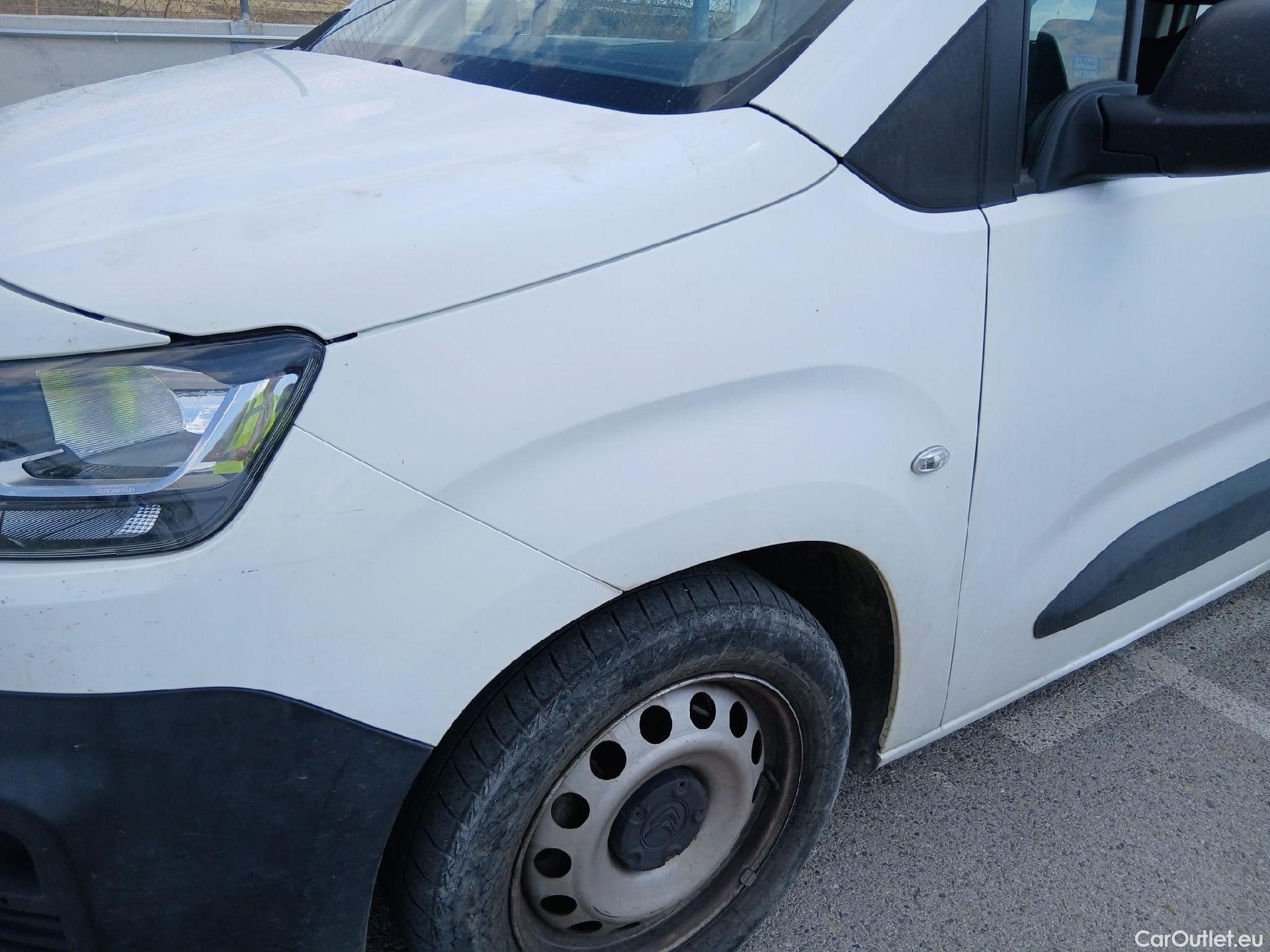  Citroen  Berlingo CITROEN  / 2018 / 4P / combi Talla M BlueHDi 100 S&S LIVE (AC) #8