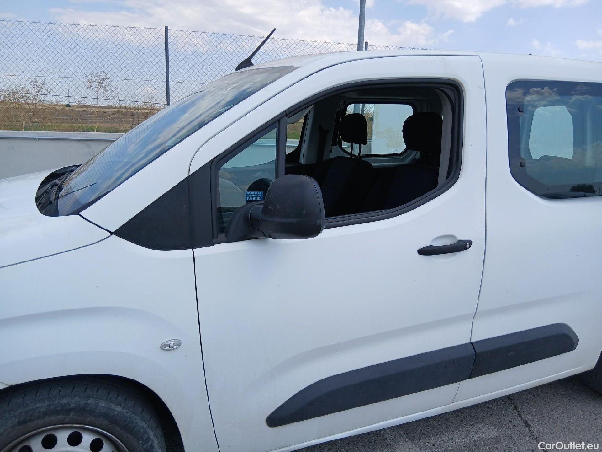  Citroen  Berlingo CITROEN  / 2018 / 4P / combi Talla M BlueHDi 100 S&S LIVE (AC) #13