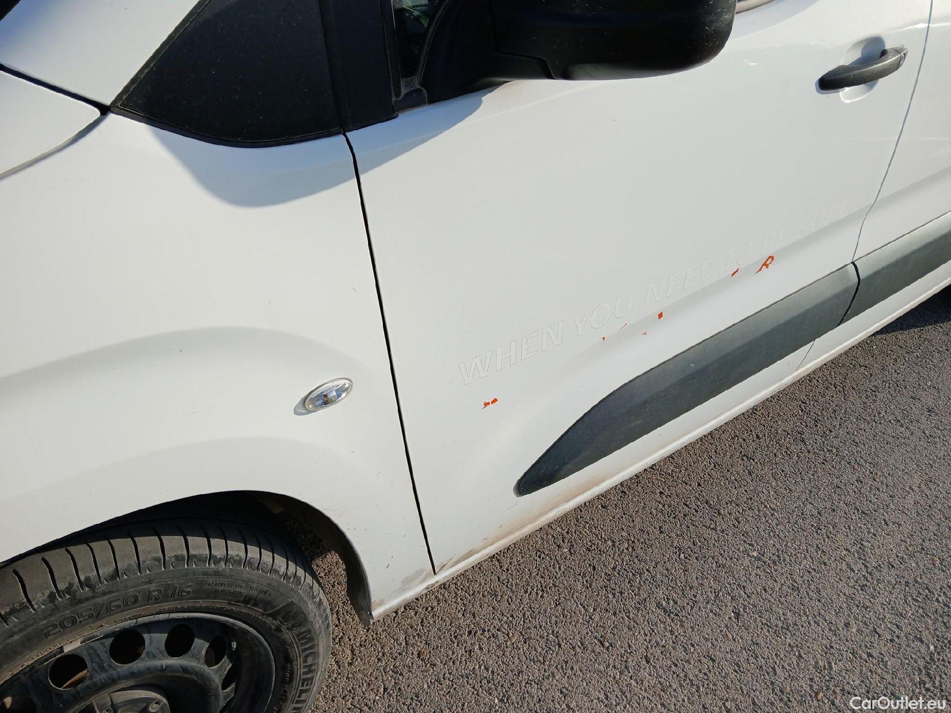  Citroen  Berlingo CITROEN  / 2018 / 4P / furgón derivado de turismo Talla XL BlueHDi 100 CONTROL #9