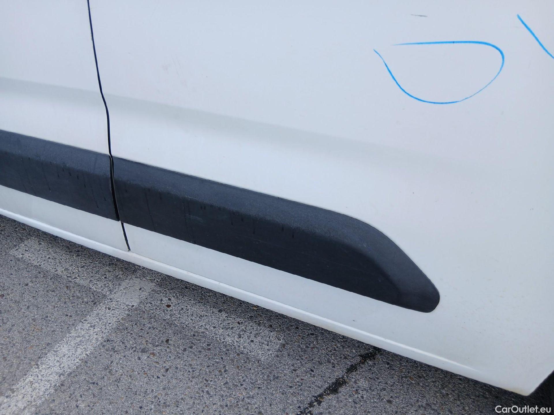 Citroen  Berlingo CITROEN  / 2018 / 4P / combi Talla M BlueHDi 100 S&S LIVE (AC) #16