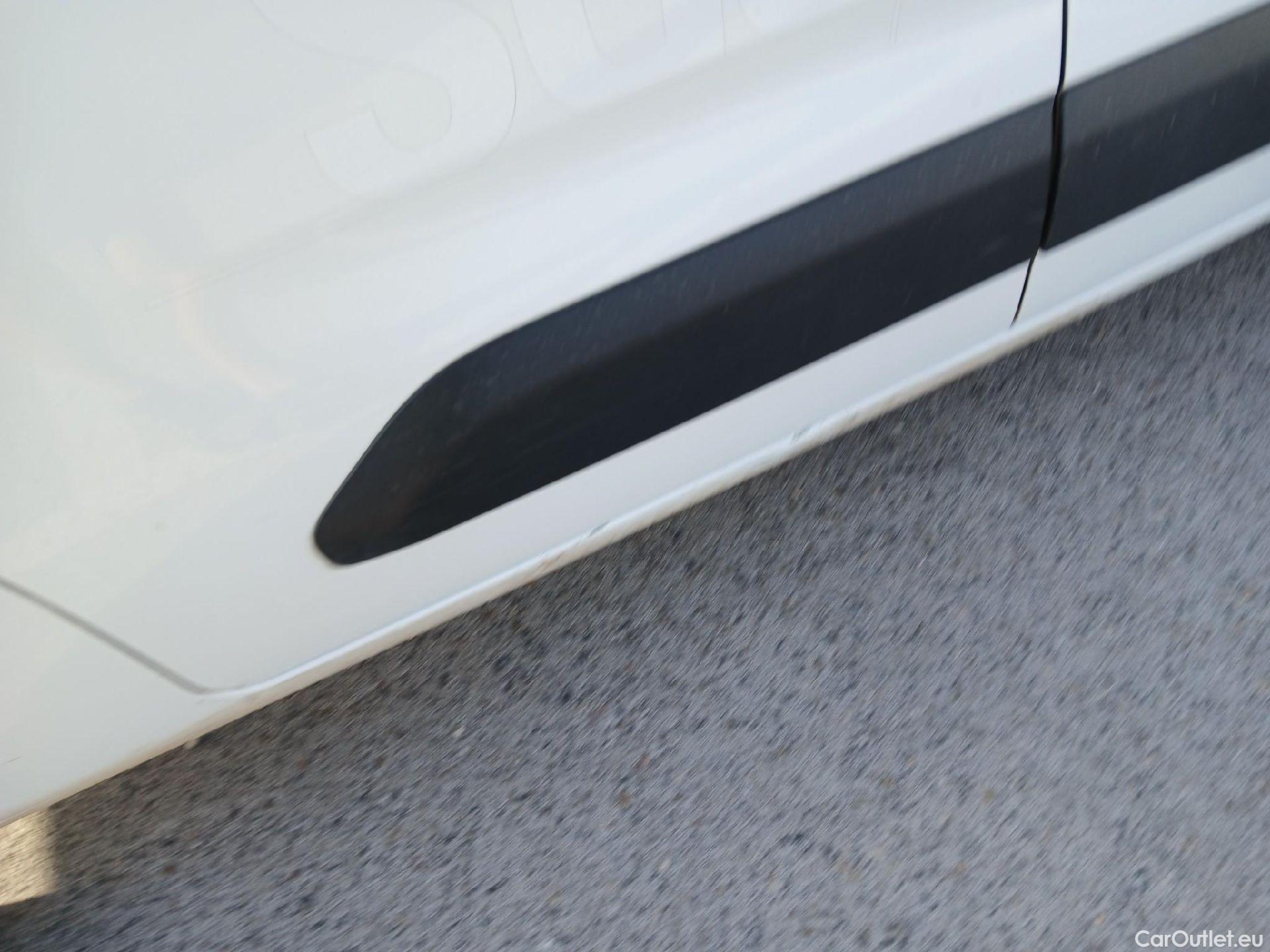  Citroen  Berlingo CITROEN  / 2018 / 4P / furgón derivado de turismo Talla XL BlueHDi 100 CONTROL #24