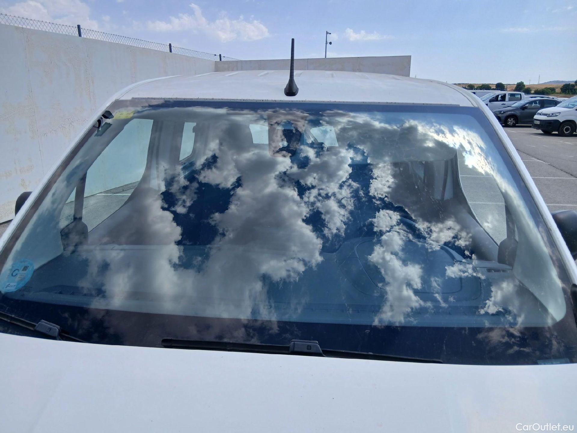  Citroen  Berlingo CITROEN  / 2018 / 4P / combi Talla M BlueHDi 100 S&S LIVE (AC) #2