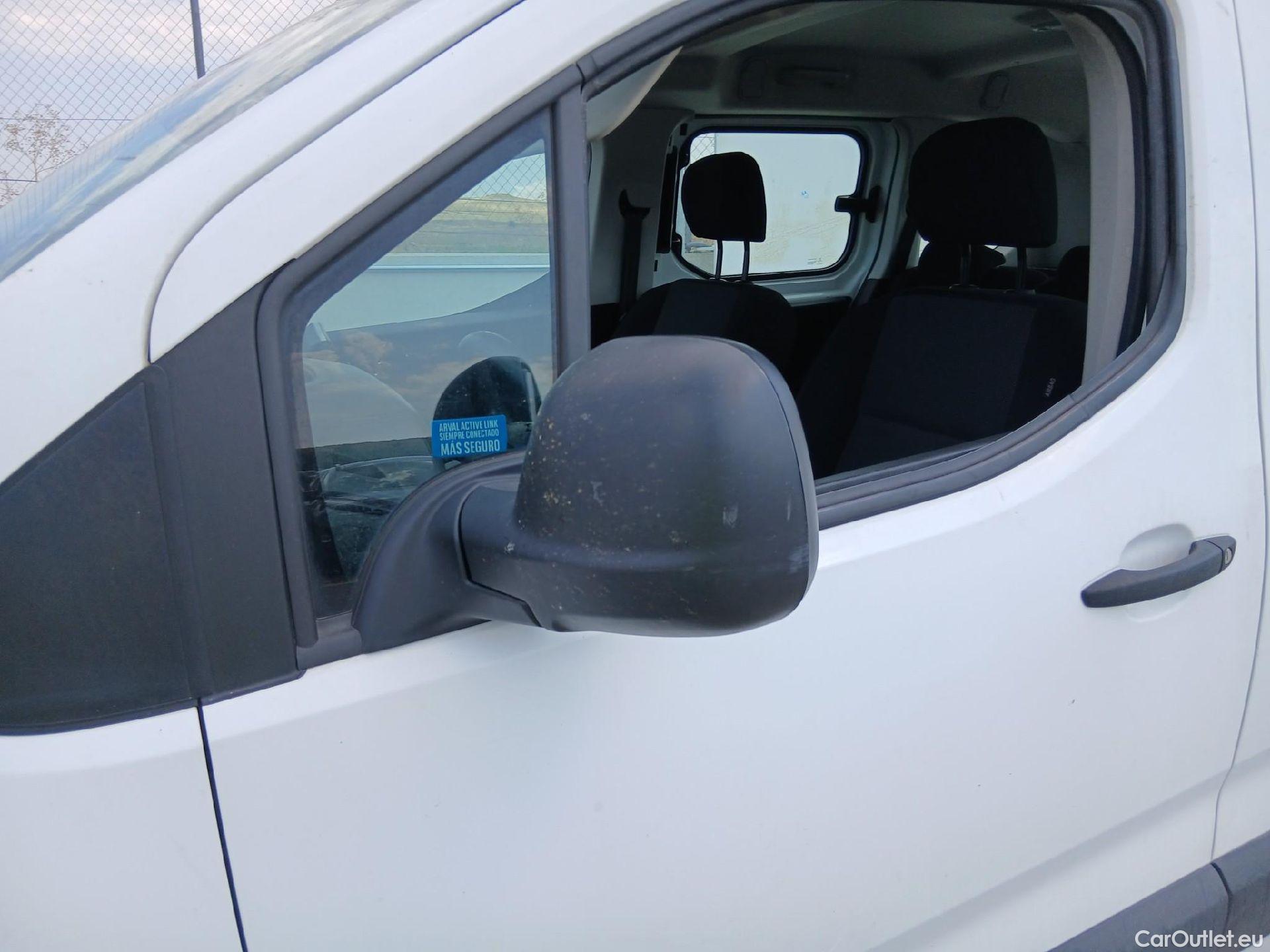  Citroen  Berlingo CITROEN  / 2018 / 4P / combi Talla M BlueHDi 100 S&S LIVE (AC) #9
